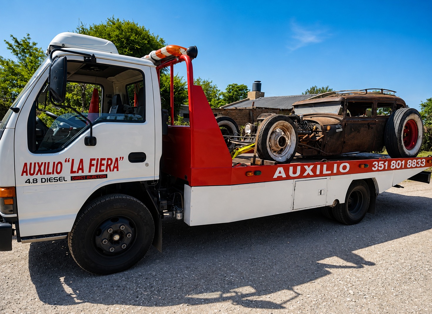 Grúa trasladando un vehículo en Córdoba